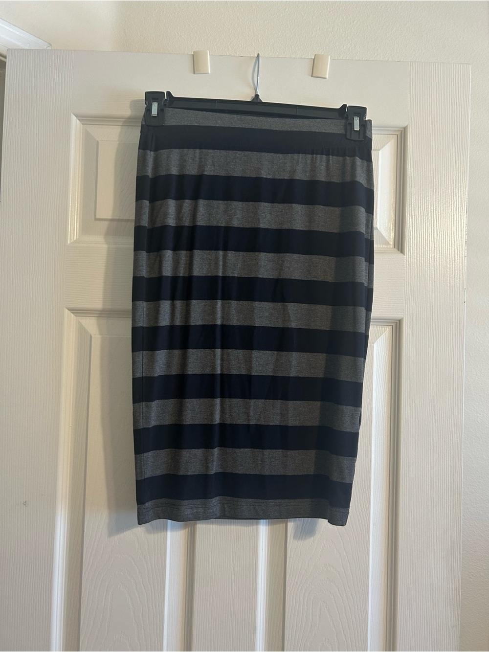 Banana Republic Women's Black and Gray Striped Pencil Skirt